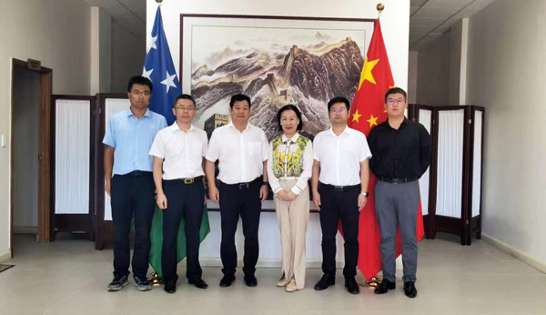 集團(tuán)董事長王元旦一行視察所羅門群島項(xiàng)目建設(shè)情況 并拜會(huì)中國駐所使館李慶華參贊